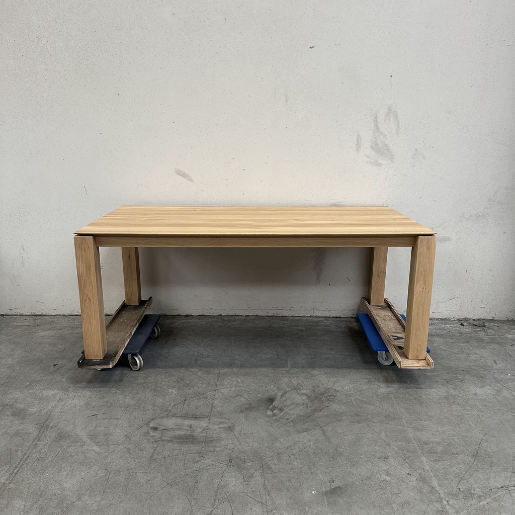 Slice dining table