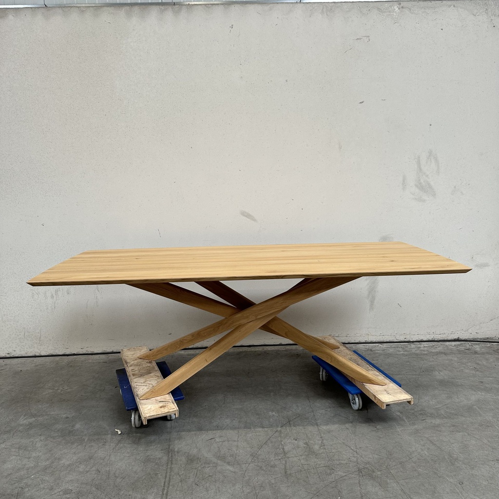 Mikado dining table