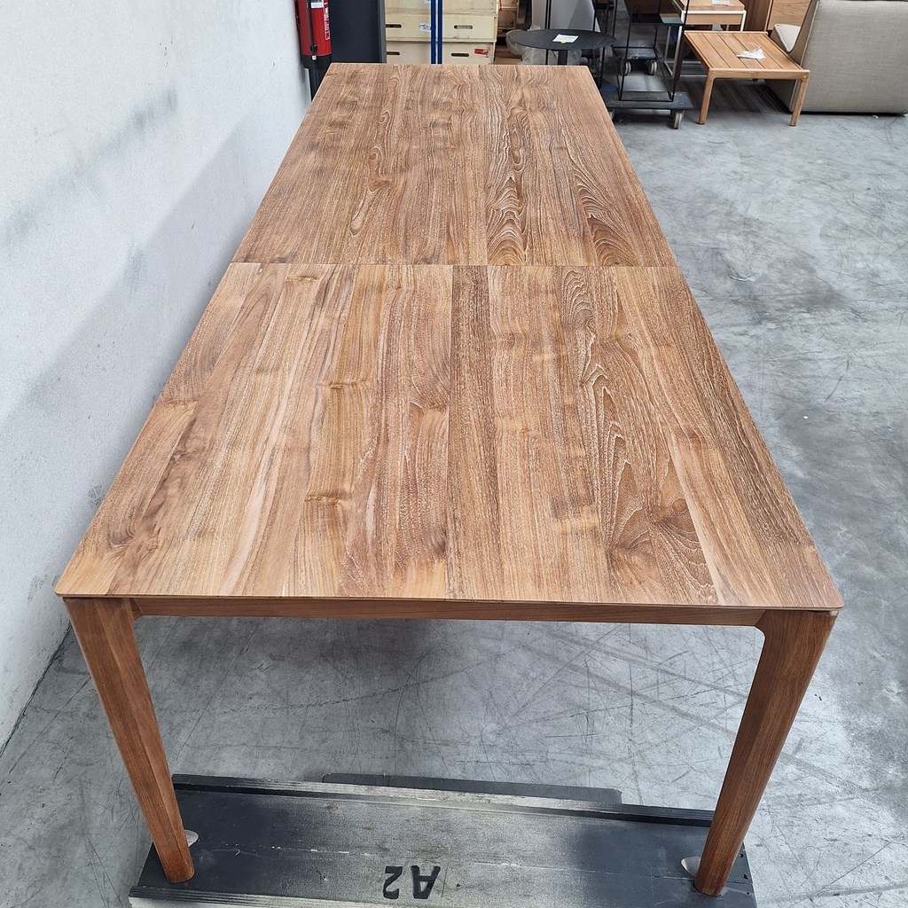 Bok extendable dining table