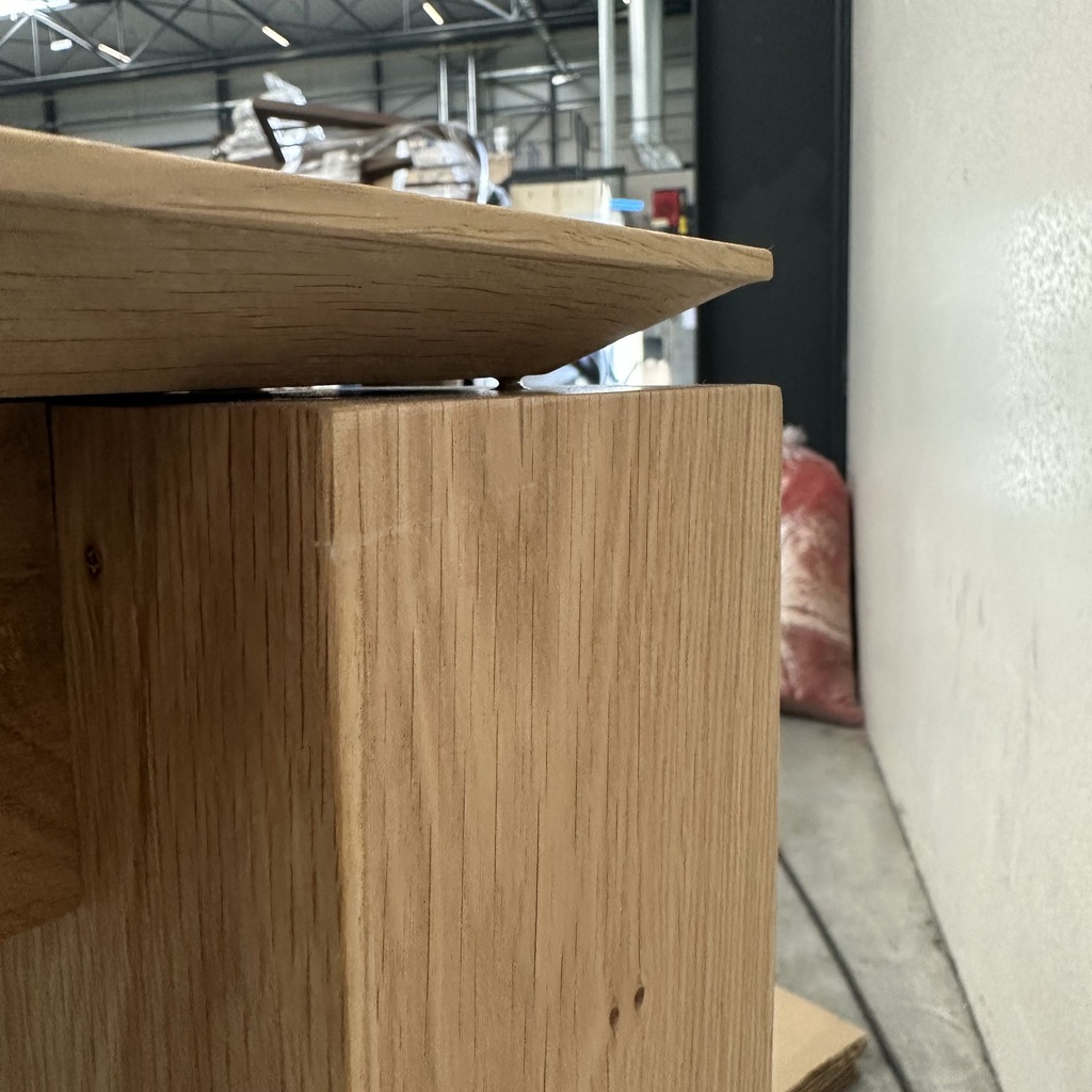 Slice dining table