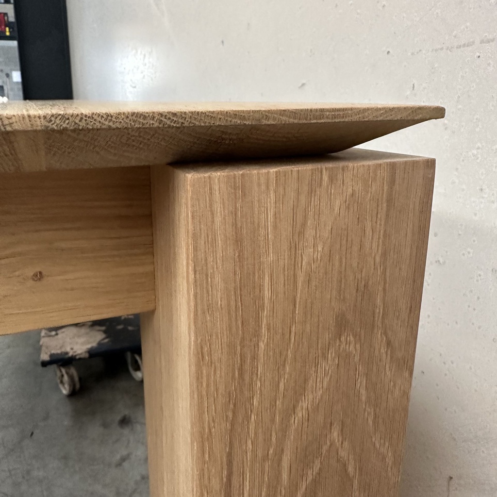 Slice dining table