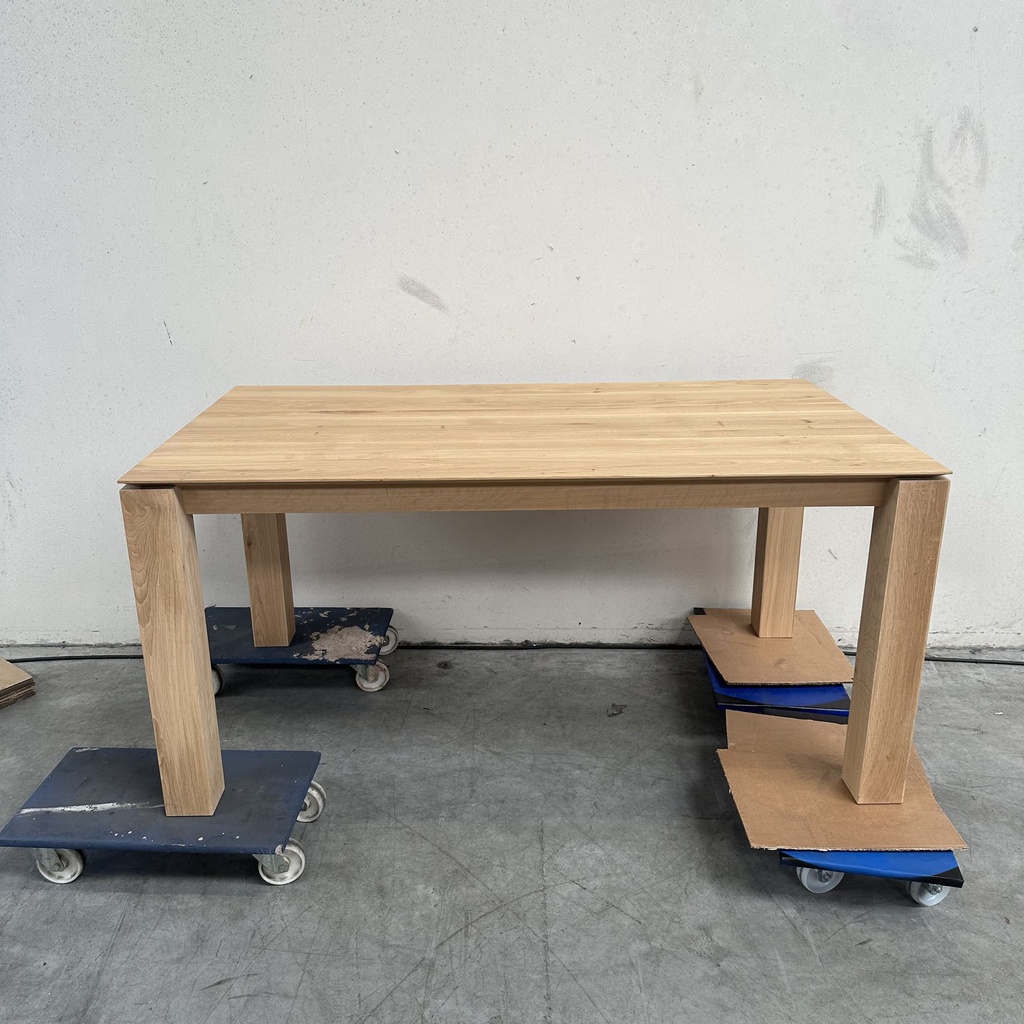 Slice dining table