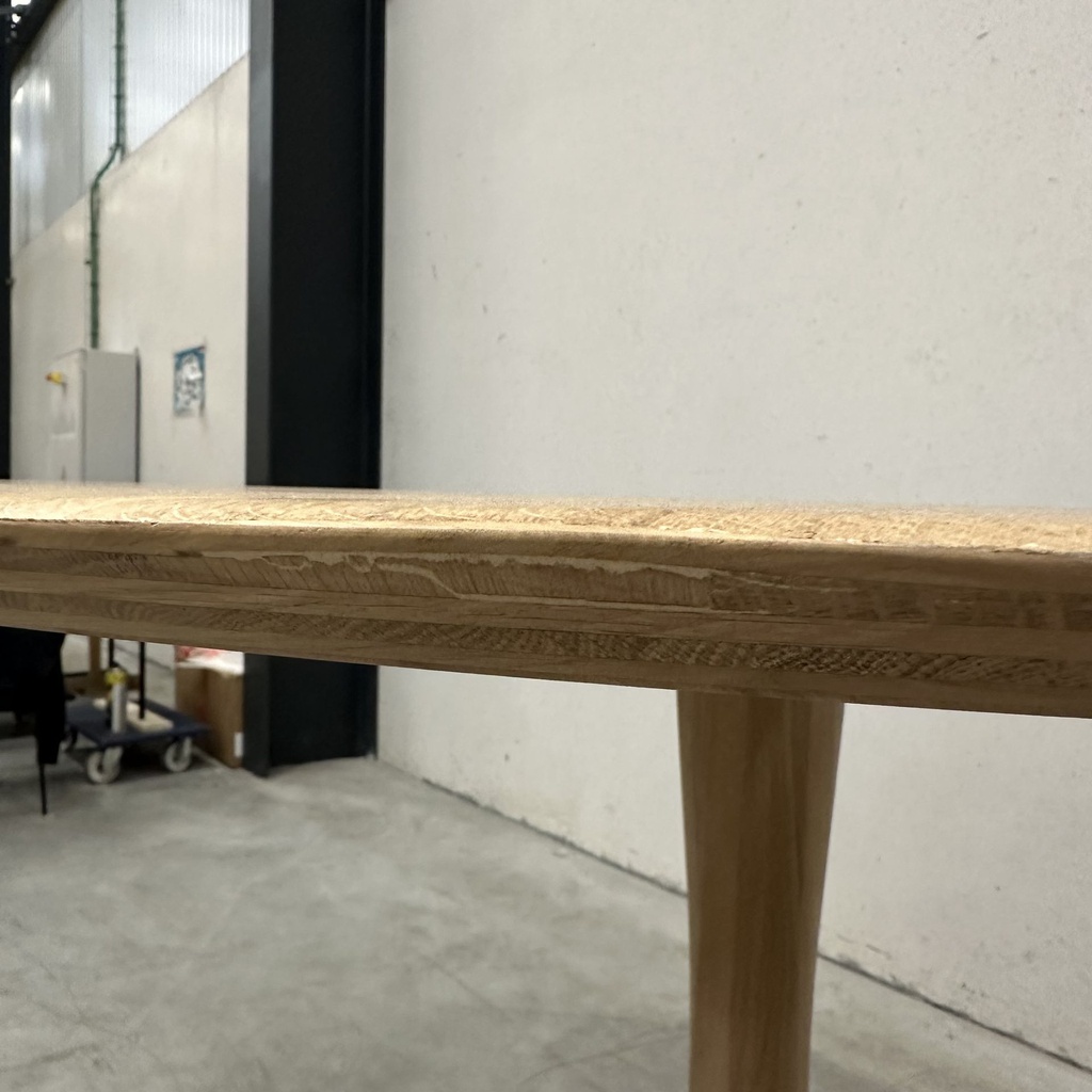 Torsion dining table