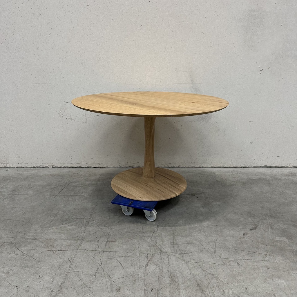 Torsion dining table