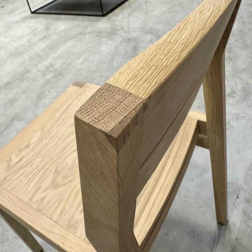 EX1 dining chair