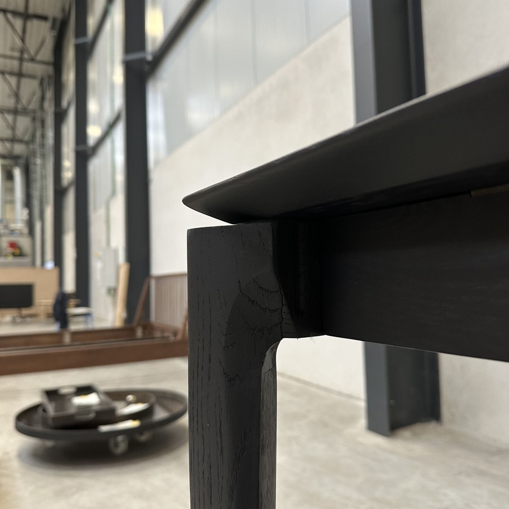 Bok extendable dining table