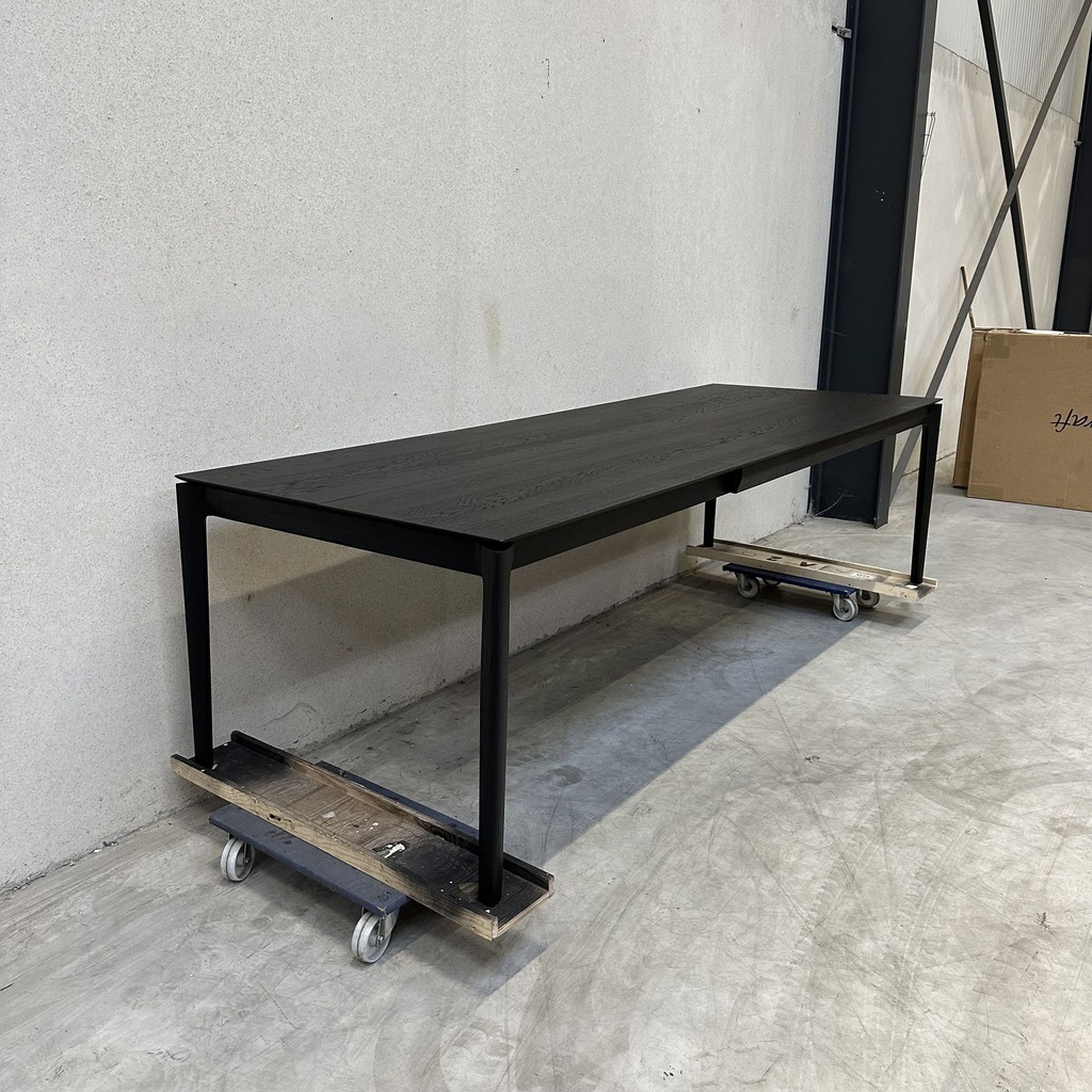Bok extendable dining table