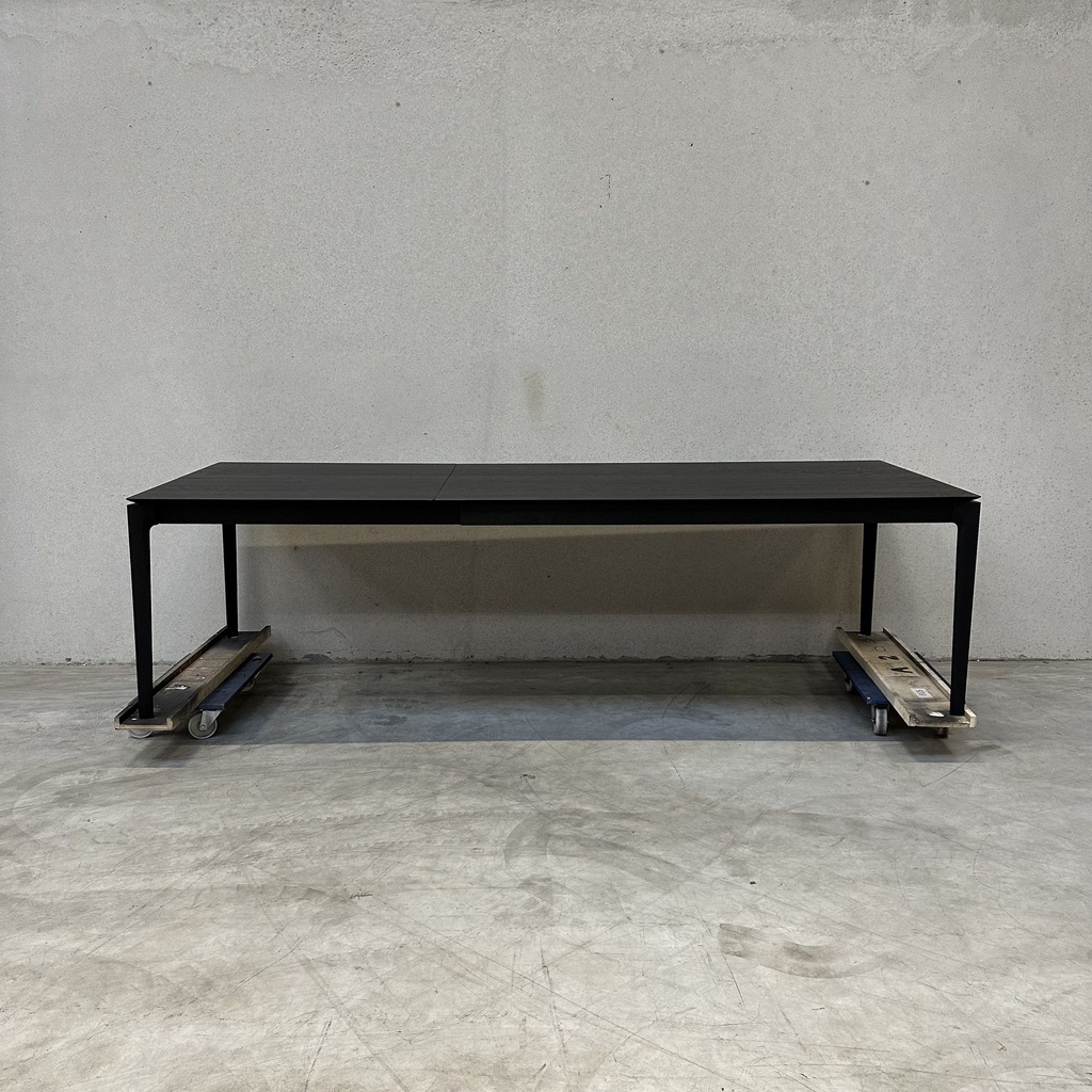 Bok extendable dining table