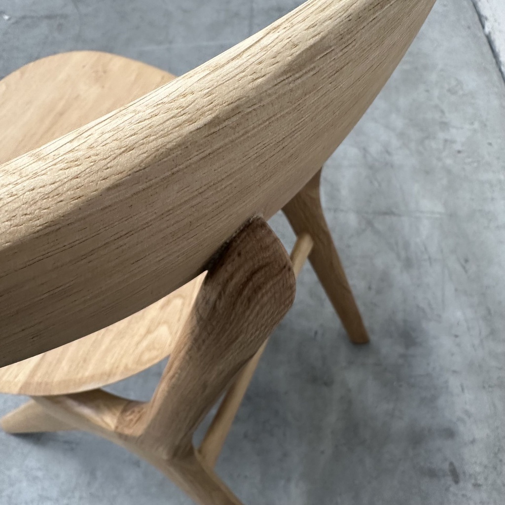 Eye dining chair