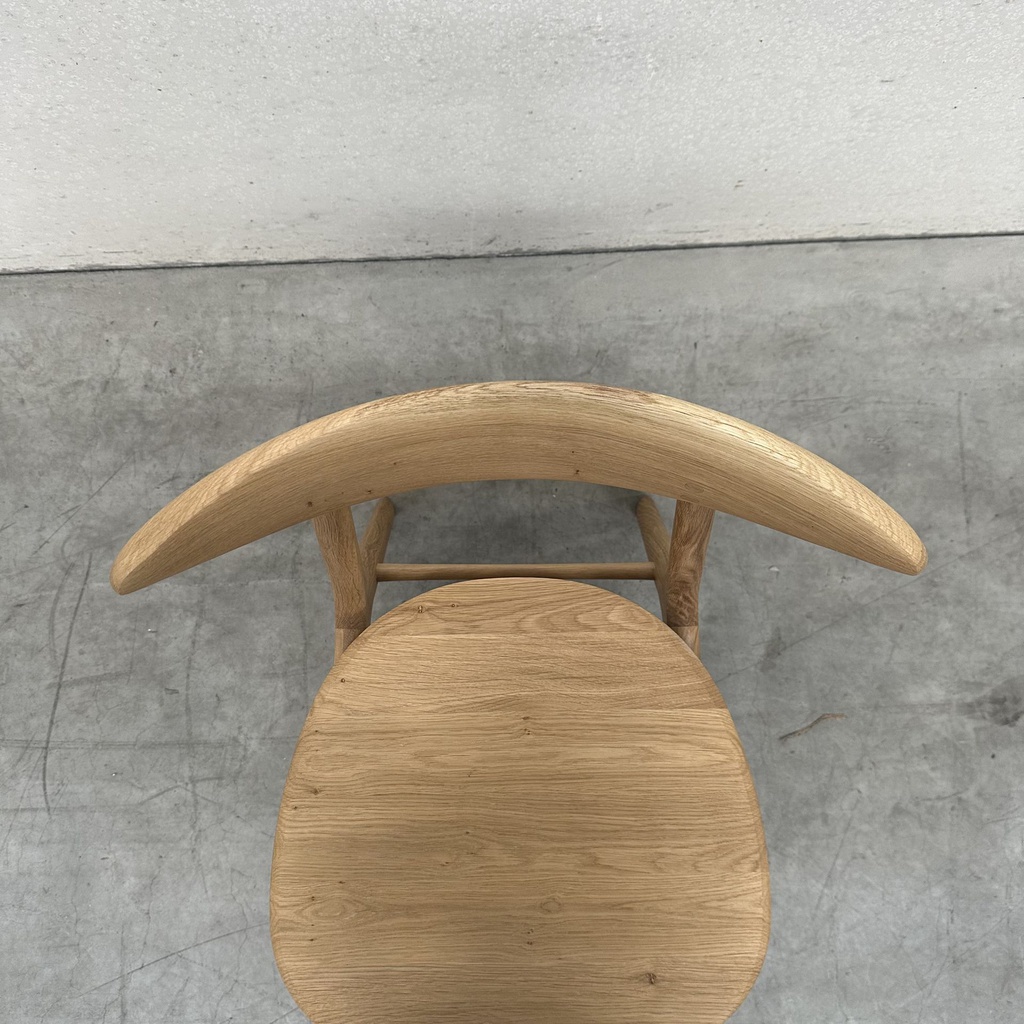 Eye dining chair