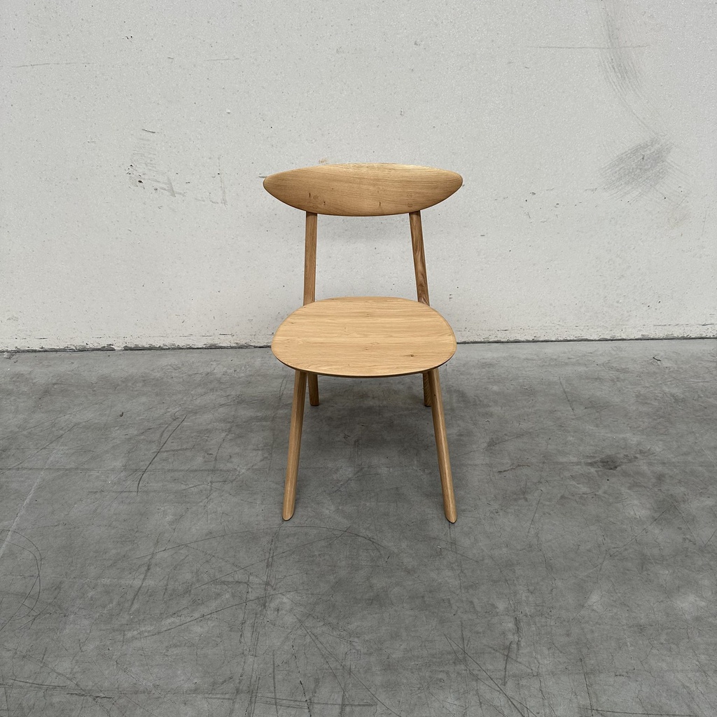 Eye dining chair