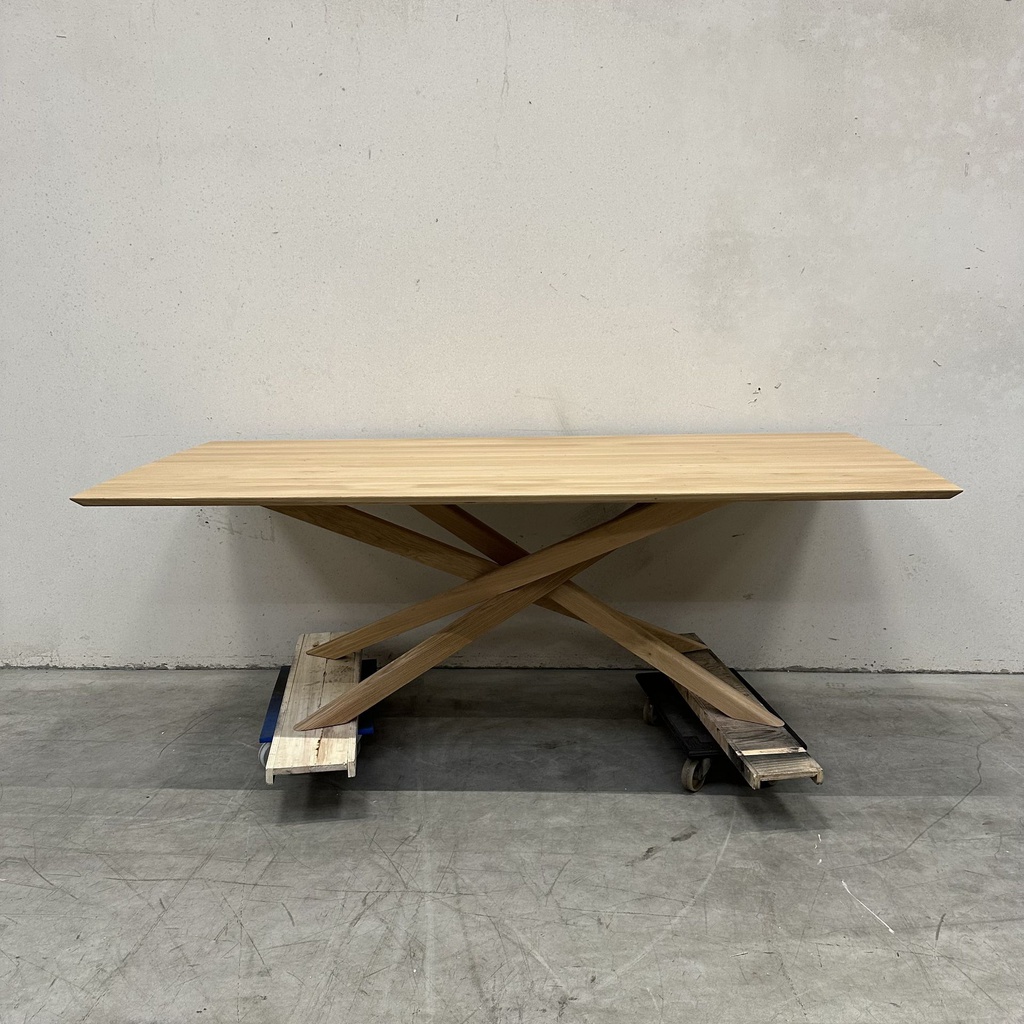 Mikado dining table