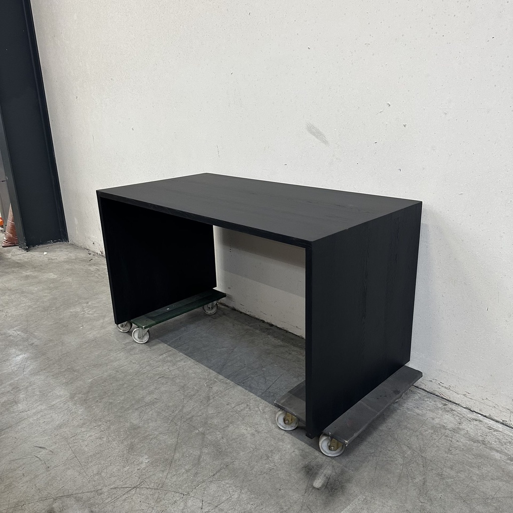U desk