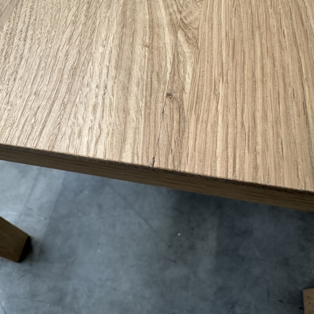 Slice extendable dining table
