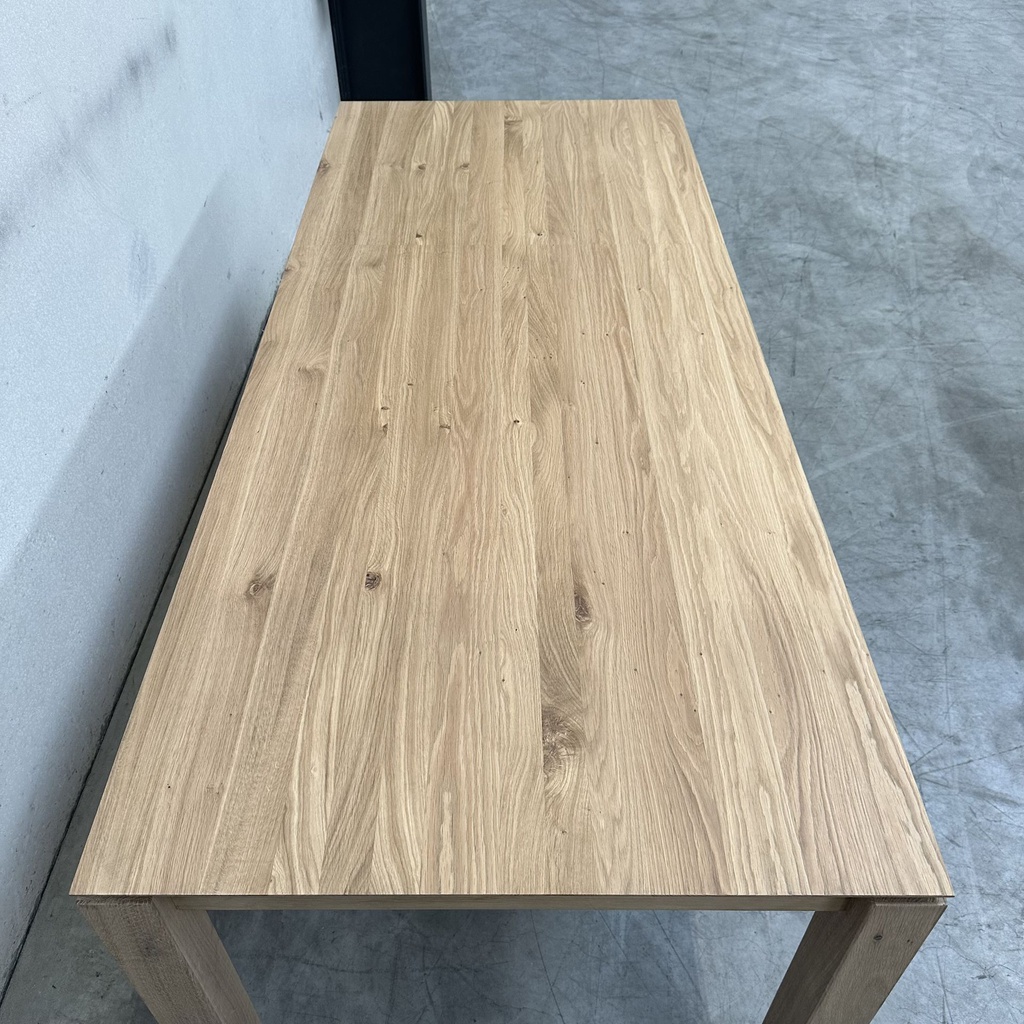 Slice extendable dining table