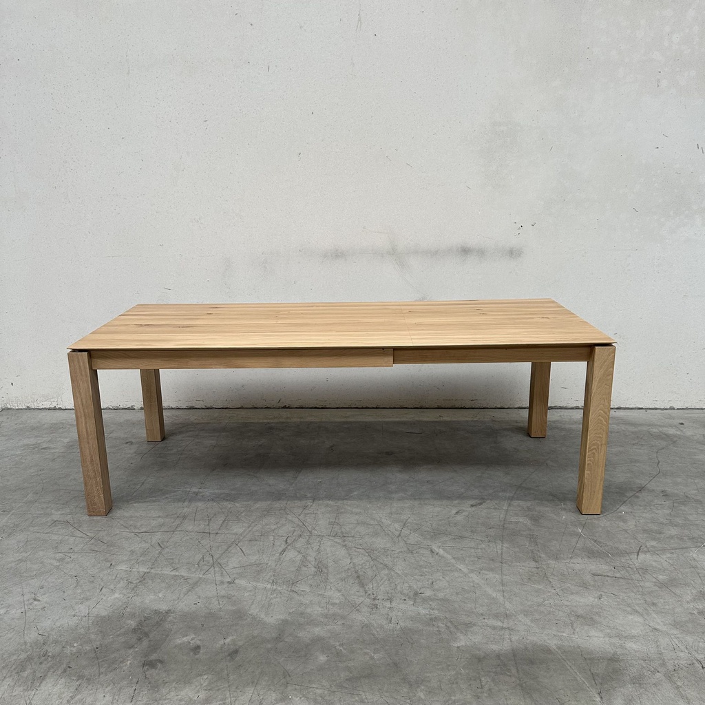 Slice extendable dining table