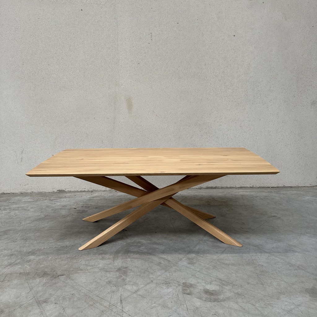 Mikado dining table