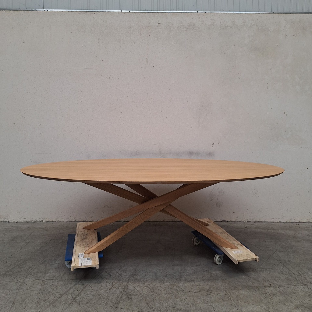 Mikado dining table
