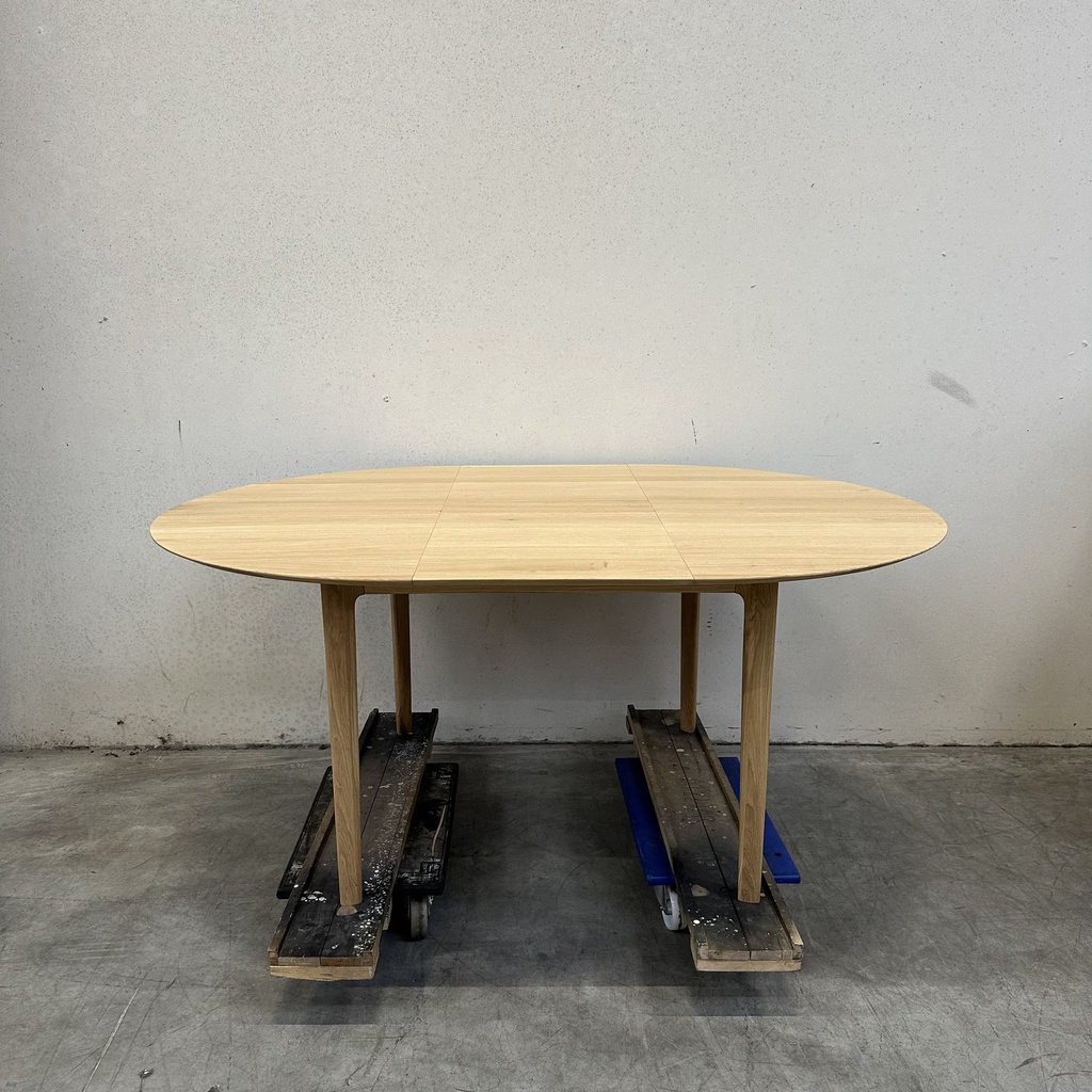 Bok round extendable dining table