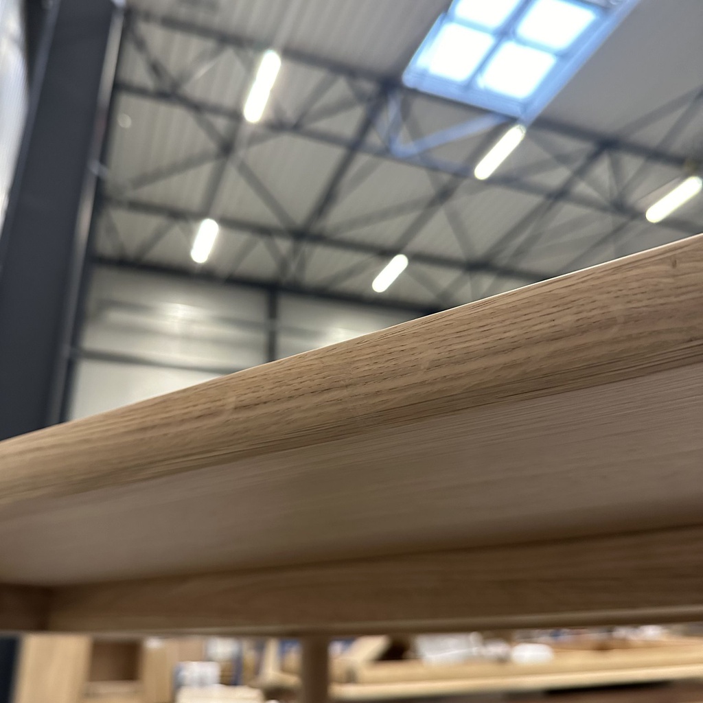 Profile dining table