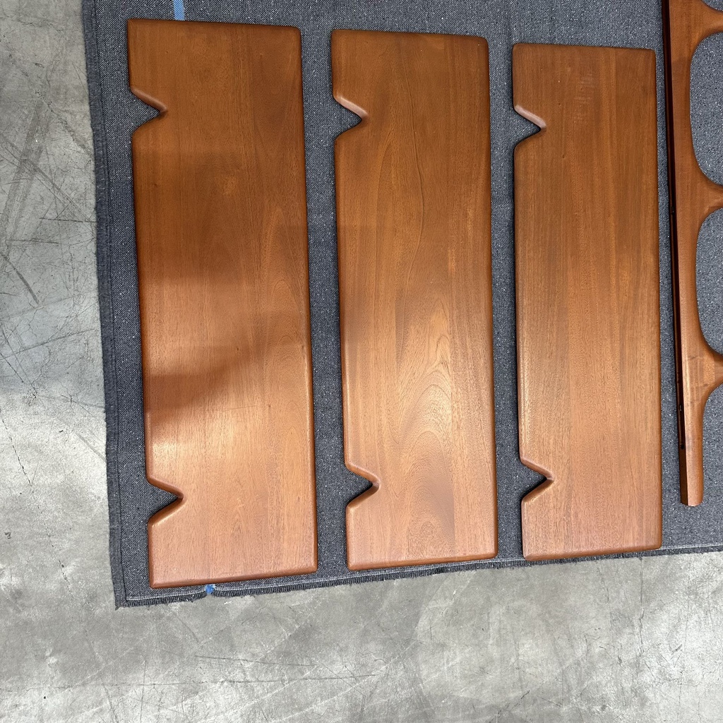 PI wall shelf