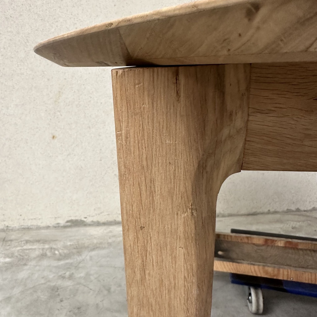 Bok round extendable dining table