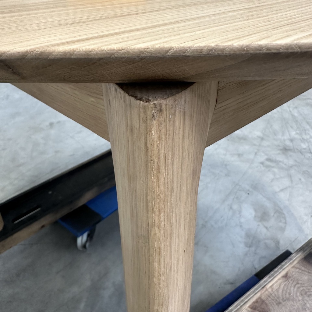 Bok round extendable dining table