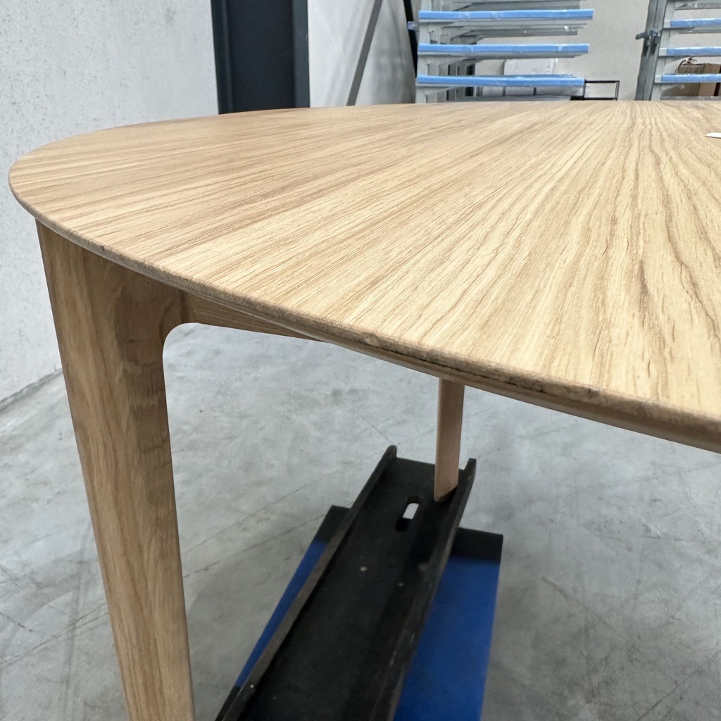 Bok round extendable dining table