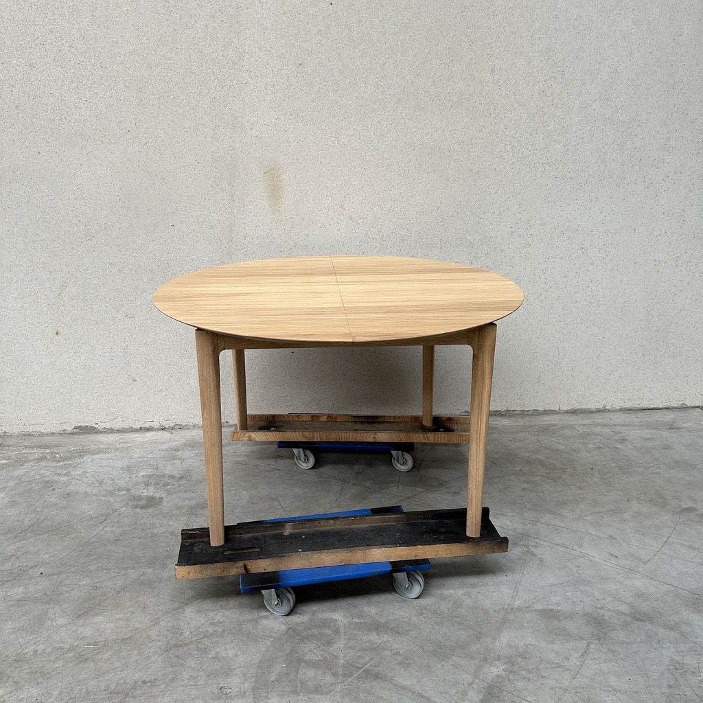 Bok round extendable dining table