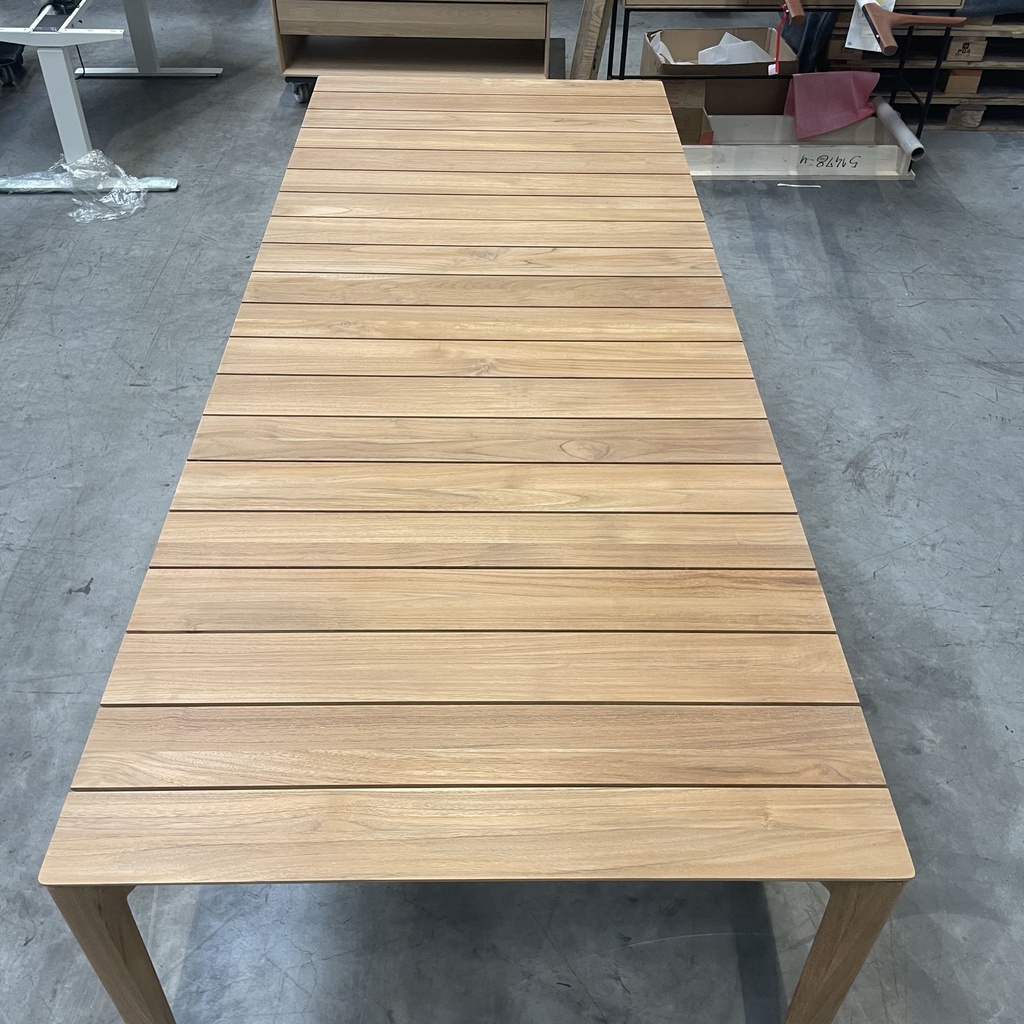 Bok outdoor dining table
