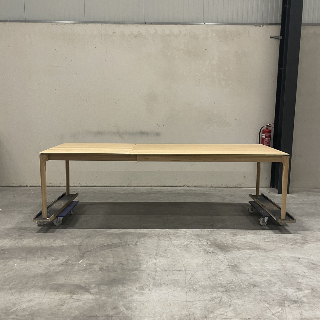 Bok extendable dining table