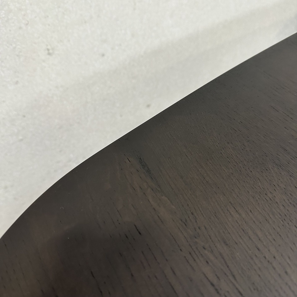 Corto dining table