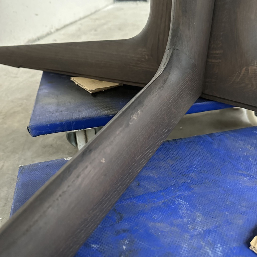 Corto dining table