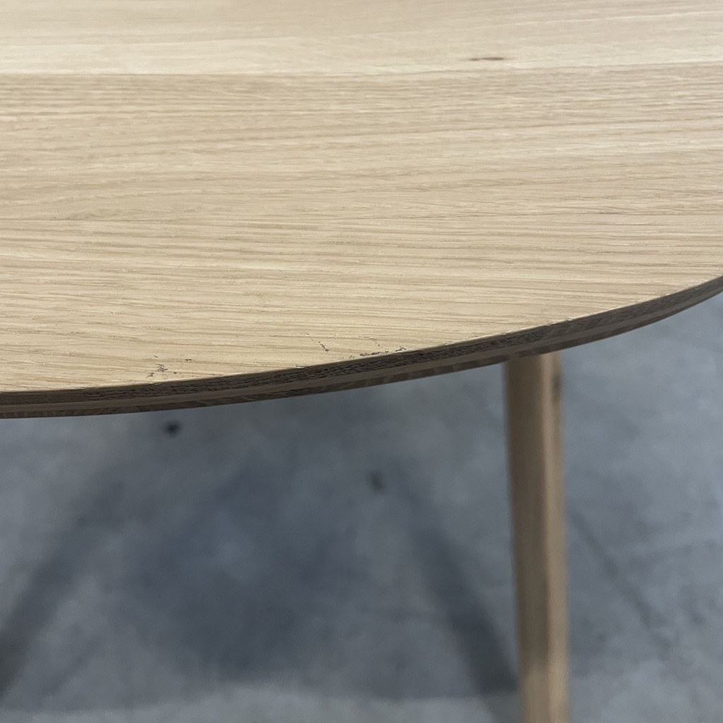 Eye dining chair