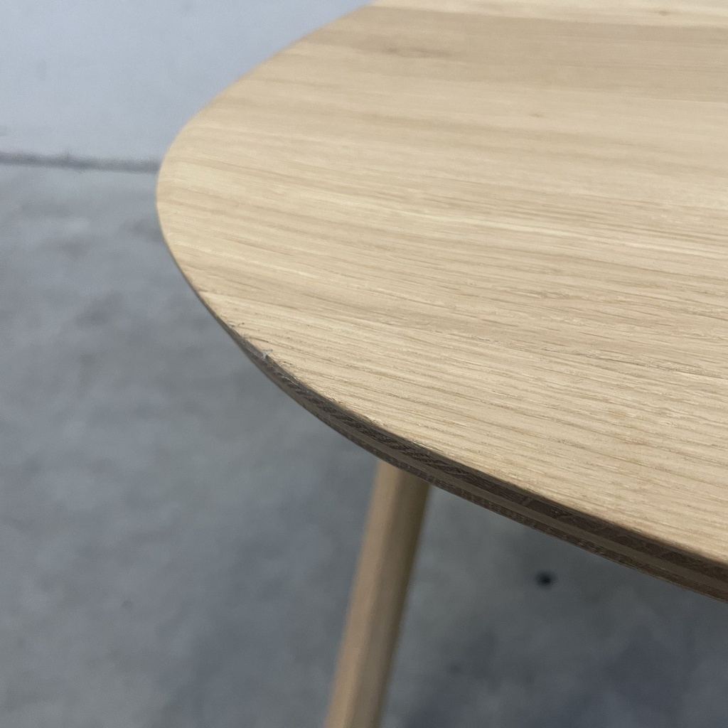 Eye dining chair