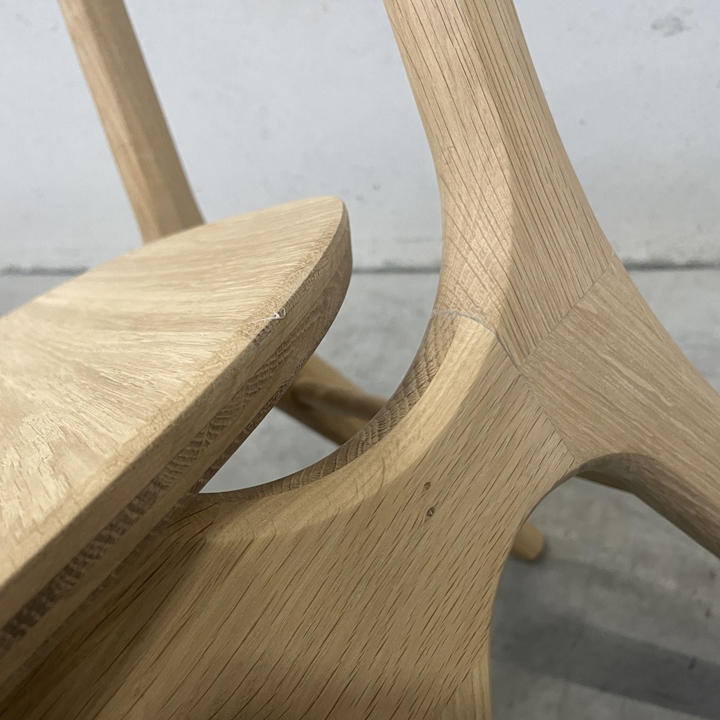 Eye dining chair