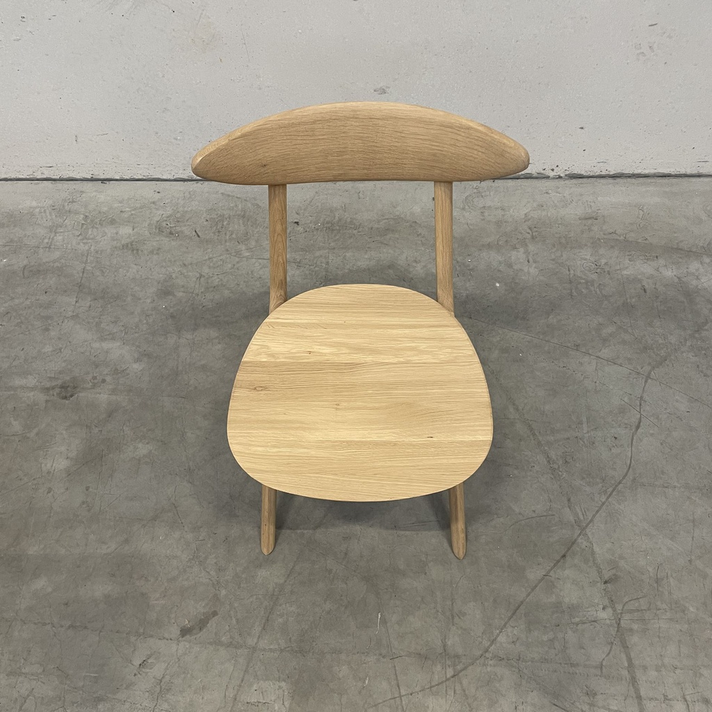 Eye dining chair