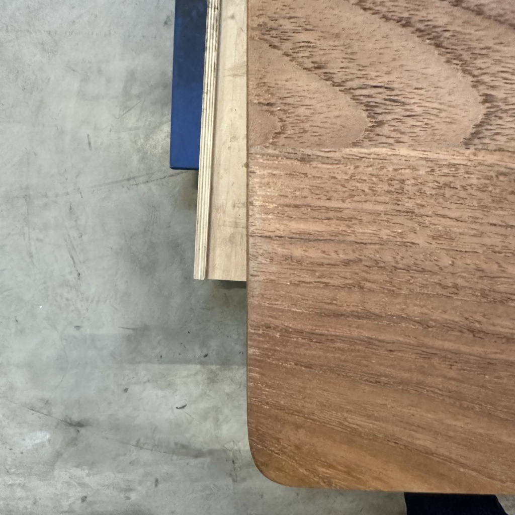 Bok extendable dining table
