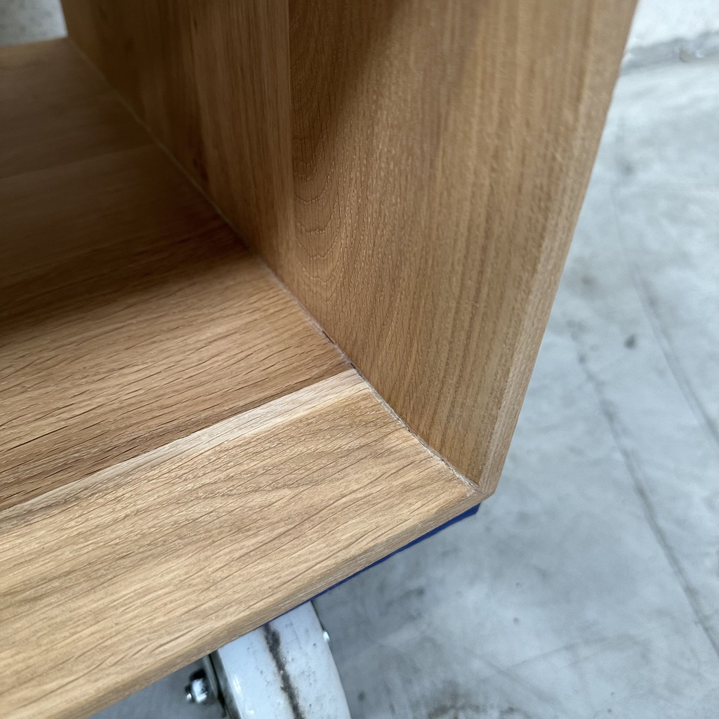 Nordic II bedside table