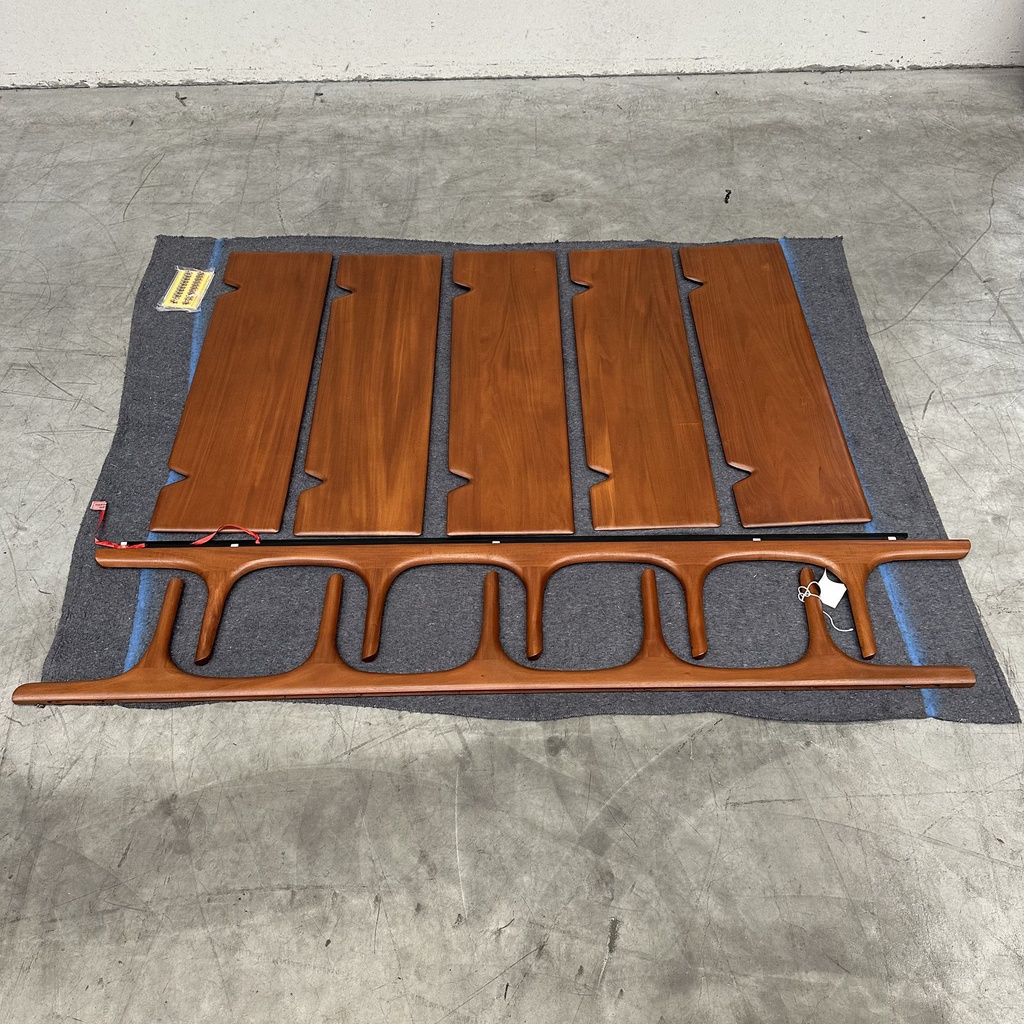PI wall shelf