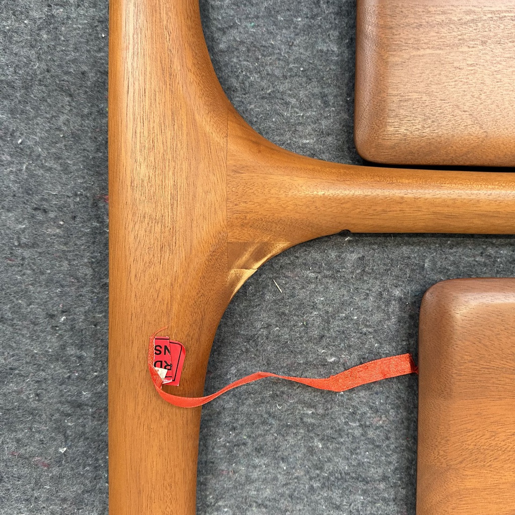 PI wall shelf
