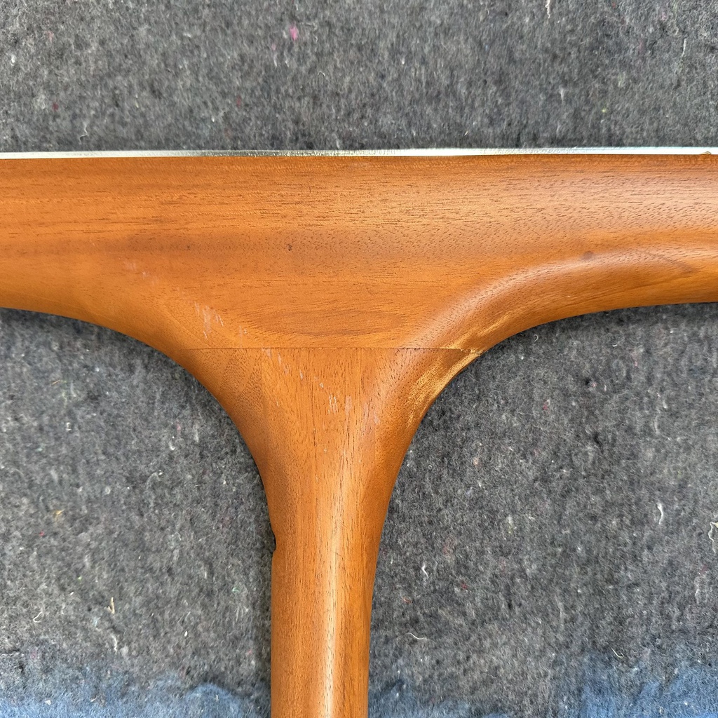 PI wall shelf