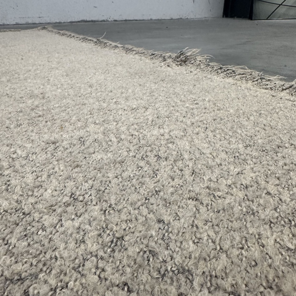 Oat Alpone throw