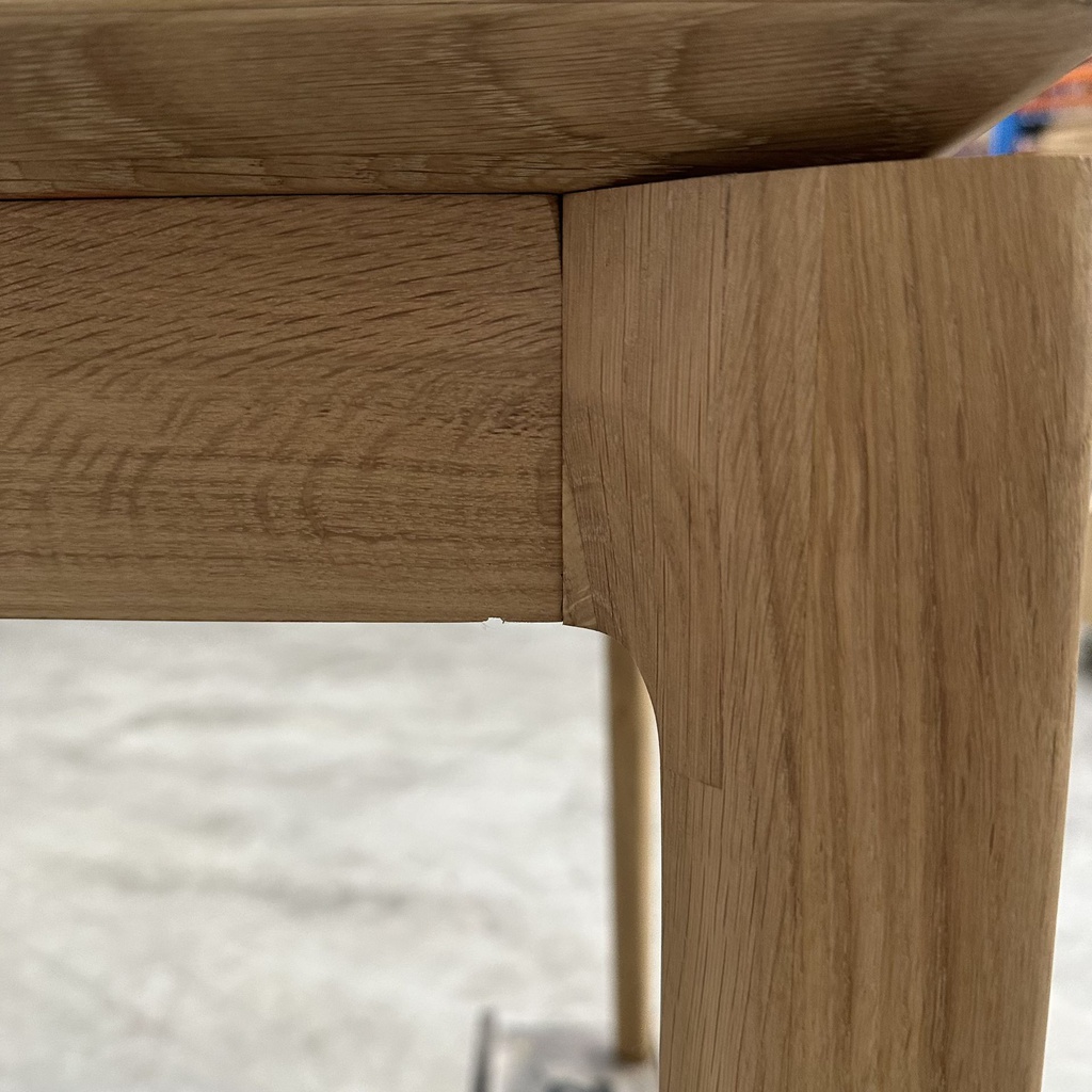Bok extendable dining table