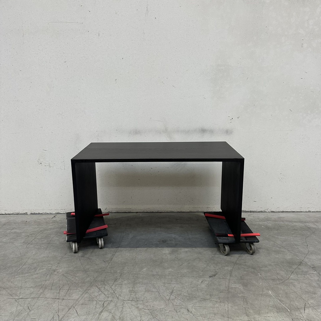 U desk