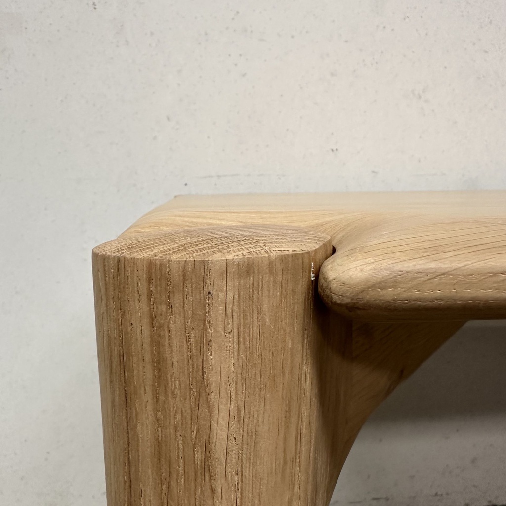 PI dining table