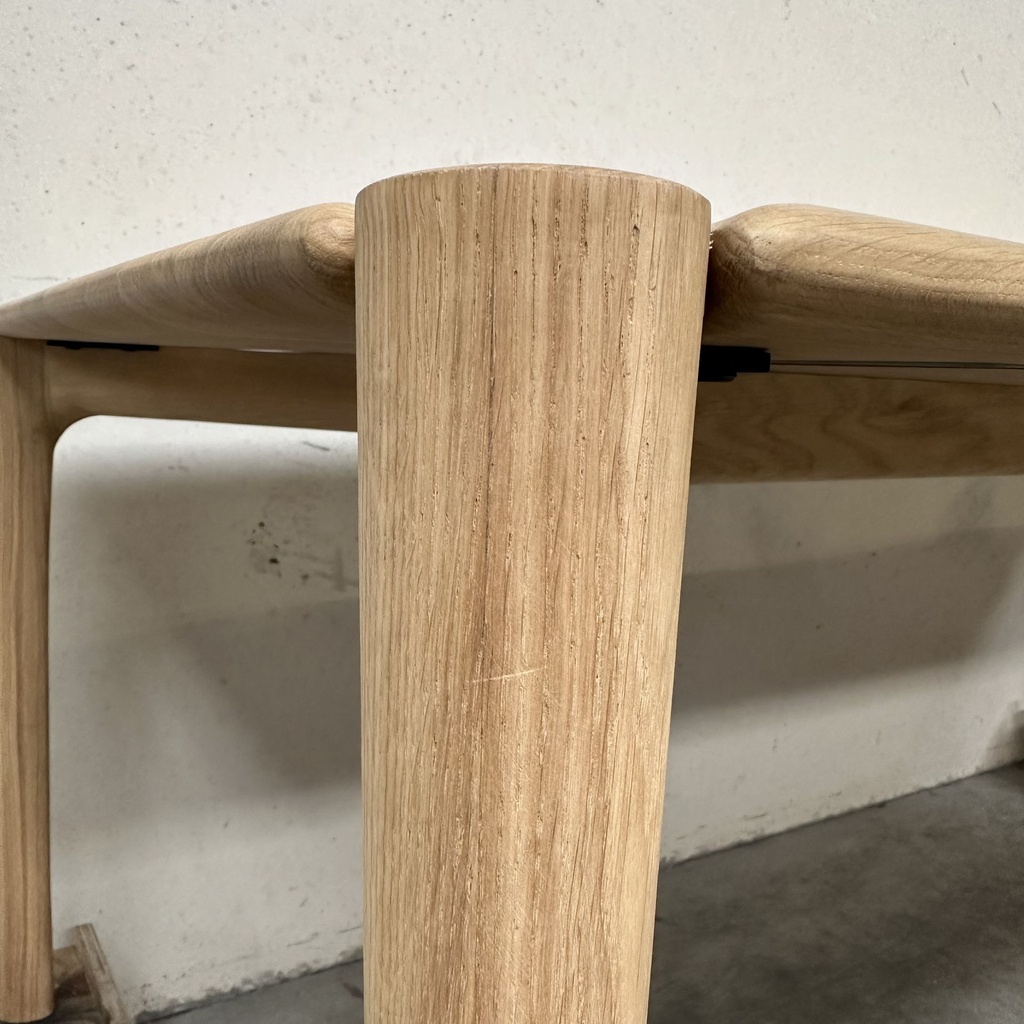 PI dining table