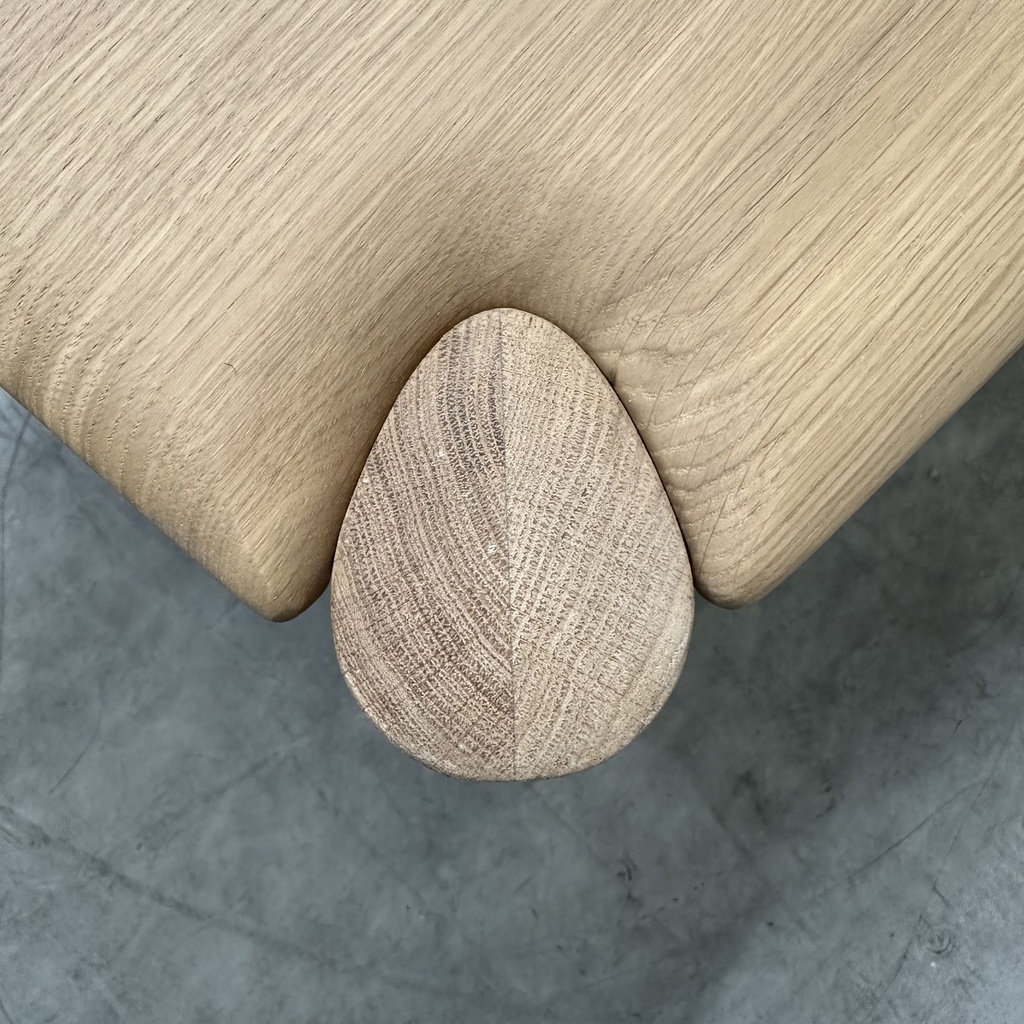 PI dining table