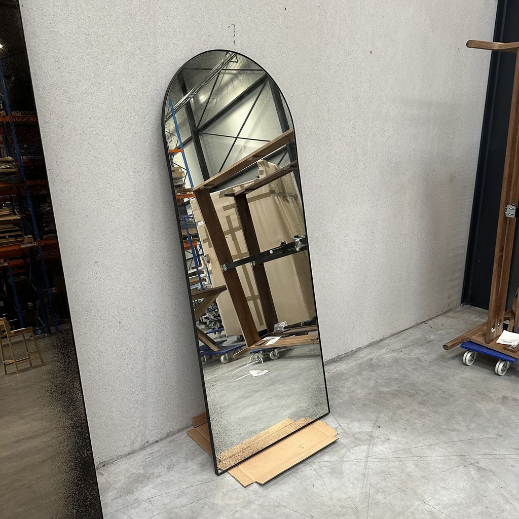 Clear gate floor mirror