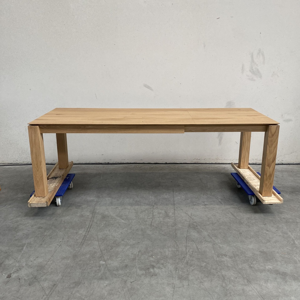 Slice extendable dining table
